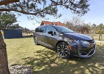 Pacifica 2018. 104tys km przebiegu . Wersja 8 osobowa