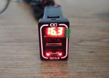 Ładowarka USB / voltomierz - TOYOTA Camry / Land Cruiser / RAV4 / Corolla