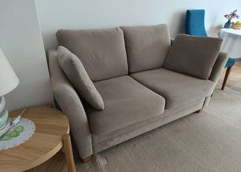 Wygodna sofa 2-osobowa