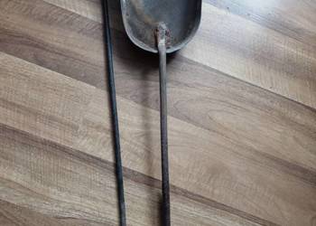 Do kominka ,pieca stara  szufelka  i pogrzebacz  żeliwo