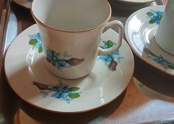 Porcelana Włocławek, komplet czterech filiżanek wraz z podstawkami...