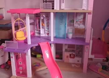Barbie Dreamhouse Deluxe Domek dla lalek (ok 109 cm) z 3 poziomami, basenem
