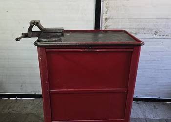 Szafka narzędziowa z imadłem