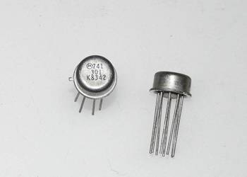 Wzmacniacz operacyjny UA741  Motorola oryginalny TO99