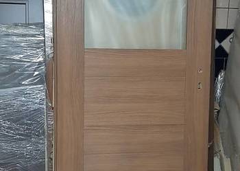 Drzwi wewnętrzne PORTA pokojowe z szybą z ościeżnicą orzech ryfla 80 P