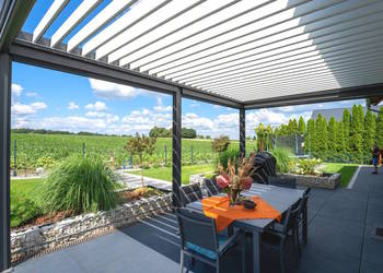 Pergola tarasowa z dachem lamelowym