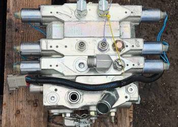 Rozdzielacz hydrauliczny trzysekcyjny HYSTER