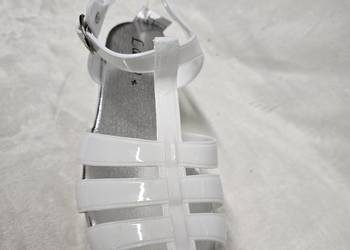 Buty damskie zapinane