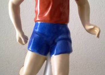 Porcelana, figurka pilkarza
