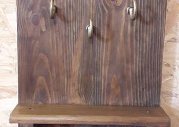 Wieszak ścienny ozdobny.