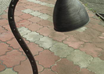 Sprzedam dwie stylowe metalowe lampy stojące biurkowe ,nocne