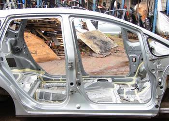 PRÓG SŁUPEK PRAWY BOK NH823M HONDA JAZZ IV