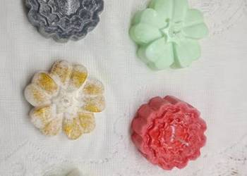 Świece w kształcie kwiatów - ręcznie robione sojowe.