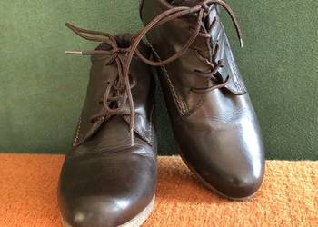 Brązowe botki na wysokim obcasie Lasocki