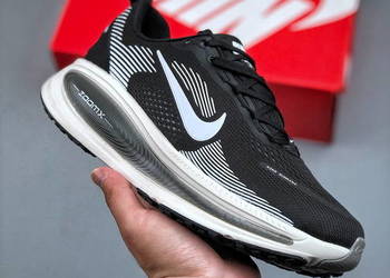 Nike Vomero 18 buty sportowe nowosc 2025