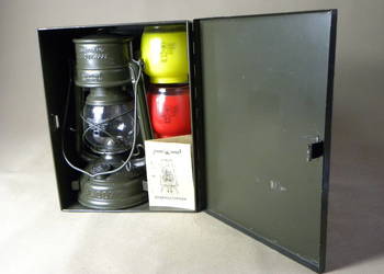 Wojskowa niemiecka lampa naftowa Feuerhand 276 dla Bundeswehry