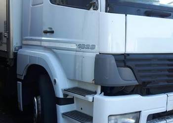 Mercedes Atego 1828,2528 schodki błotnik nadkole prawe