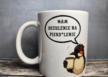 Kubek z tekstem "Mam uczulenie na pierd*lenie"