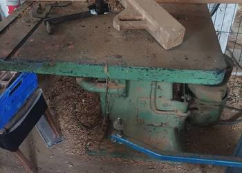 Frezarka dolnowrzecionowa.