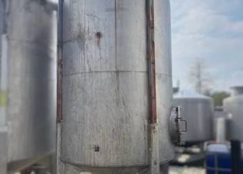 Zbiornik 8000 l nierdzewny pionowy z mieszadłem – kwasówka / inox