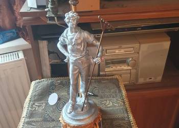 Figuralna=sygnowana podstawa do naftowej(świecznik)