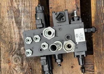 Rozdzielacz hydrauliczny trzysekcyjny OM AV 5767 1