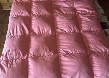 Kołdra z gęsiego puchu – bardzo ciepła, ręcznie szyta – 180×150 cm