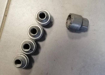 Nakrętki zabezpieczające komplet