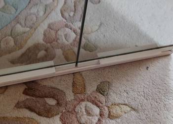 SZAFKA LAZIENKOWA LUSTRA-BRAK POLEK I Z BOKU ODPRYSKI-PRL-NAKLEJKA