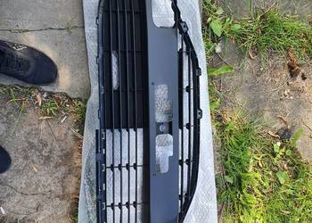 Atrapa grill dokładka zderzaka Aygo II lift nowa oem