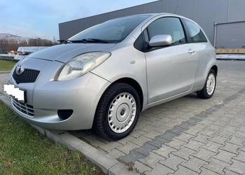 Toyota Yaris BARDZO ŁADNA 1.0 benzyna srebrny metalik z małym przebiegiem