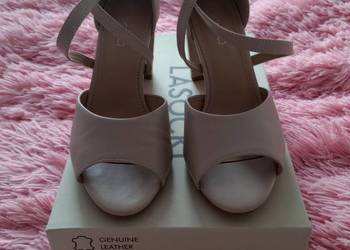 Sandały skórzane na obcasie Lasocki