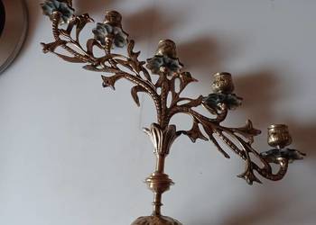 Piękny, duży, masywny świecznik mosiężny.