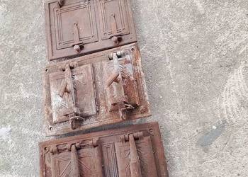 Drzwiczki do pieca kuchni.