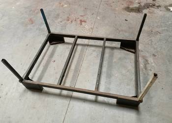 Paleta metalowa ze zdejmowanymi słupkami