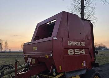 Prasa New Holland 654