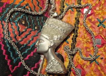 Wisiorek Nefretete z łańcuszkiem