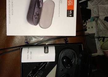 Słuchawki bezprzewodowe z power bank.