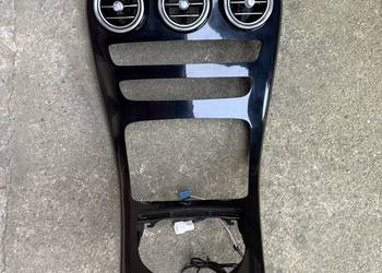 Mercedes C W205 – rama / panel środkowego tunelu / konsola środkowa A205680