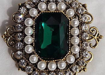 Broszka w stylu barokowym - szmaragd