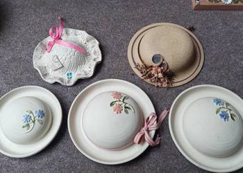 Kafel ceramiczny. Syg. Gabriel. Sweden. Kapelusz.