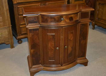 komoda orzechowa . Italia