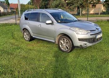 7-osobowy 4x4 pakiet chrom czarne skóry duże radio kamera cofania hak2100kg