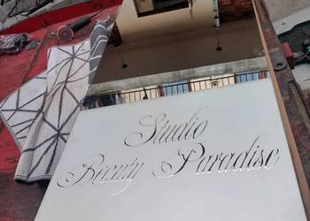 Sprzedam lustra podświetlane do salonu fryzierskiego duże witryna