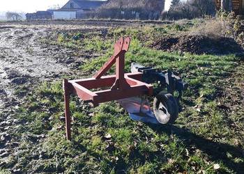 Pług do oborywania miedzy granicy pług jednoskibowy oborywacz