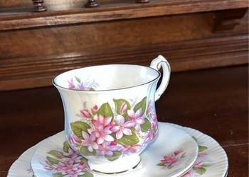 Filiżanka z talerzykiem deserowym. Myflower. Syg. Paragon. Made in E Filiżanka z talerzykiem deserowym. Myflower. Syg. Paragon. Made in E