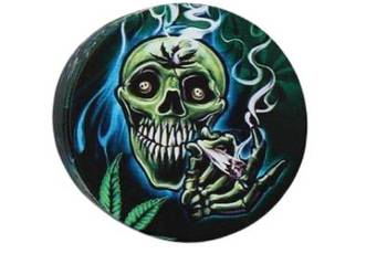 Grinder Młynek do Tytoniu Zielona Czaszka z Jointem i Niebieskim Dymem
