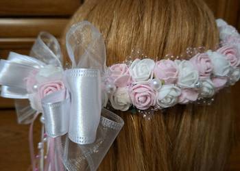 Wianek komunijny bialo różowy z perełkami