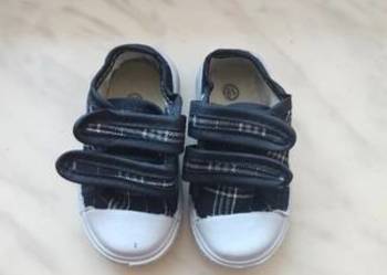 Buciki trampki chłopak niemowlę r 18