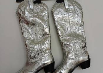 Srebrne kowbojki damskie z haftem | metaliczny połysk | rozmiar 38